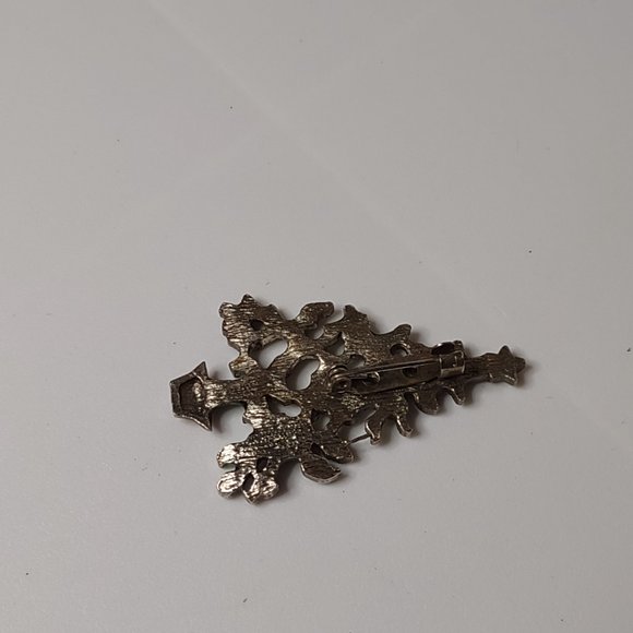 Green, Red, And White Christmas Tree Brooch - Picture 8 of 9